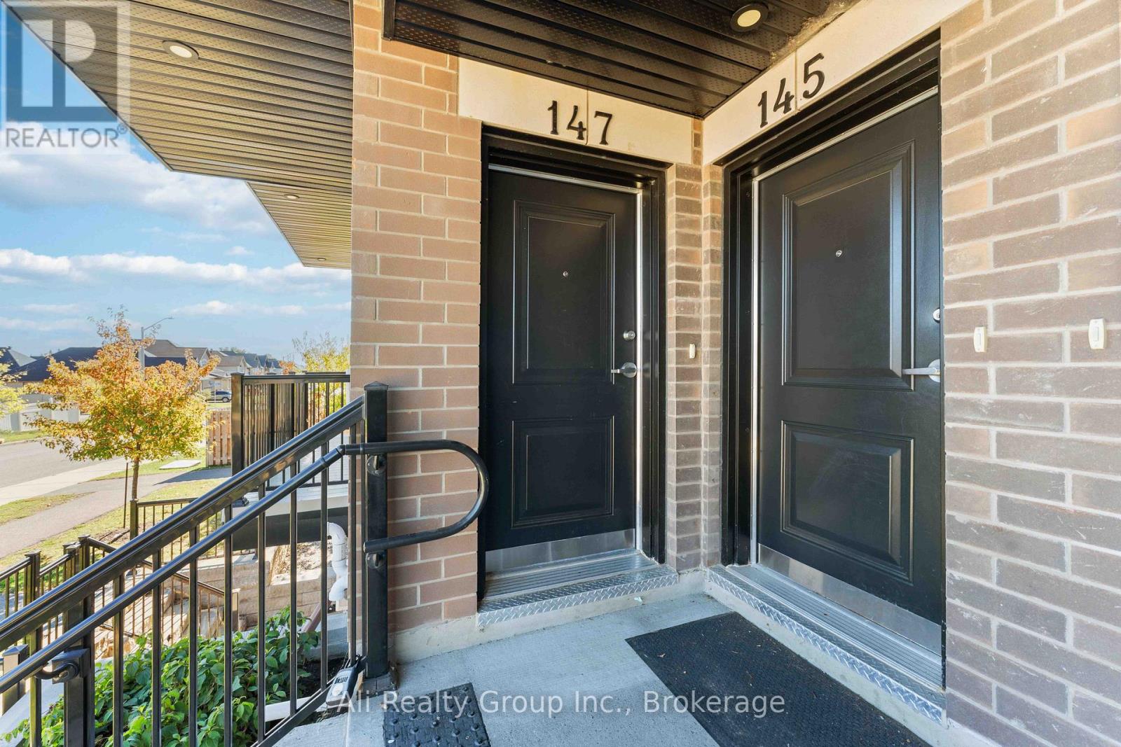 147 Fairweather Street, Ottawa, Ontario  K1T 0M8 - Photo 3 - X12858340