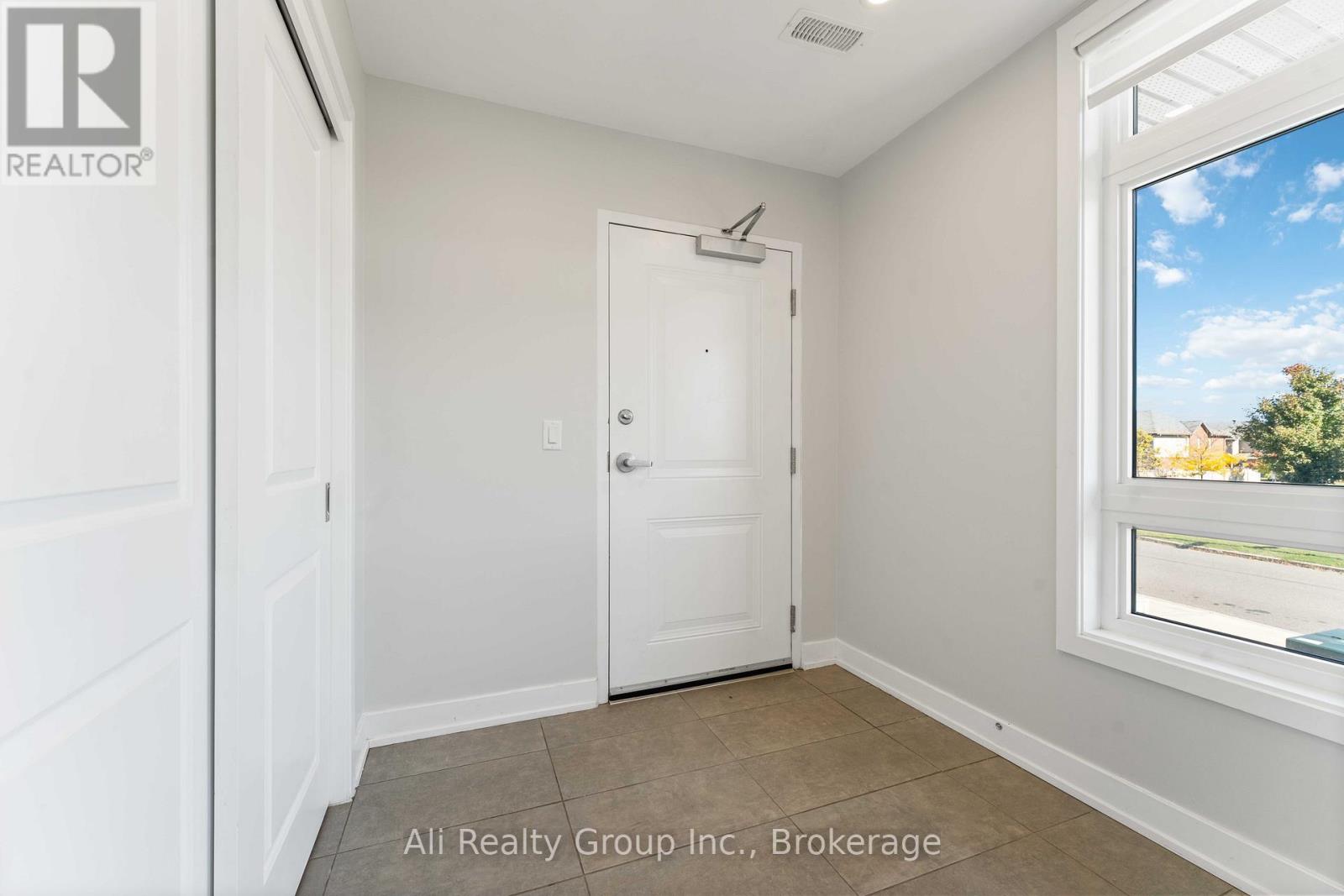 147 Fairweather Street, Ottawa, Ontario  K1T 0M8 - Photo 4 - X12858340