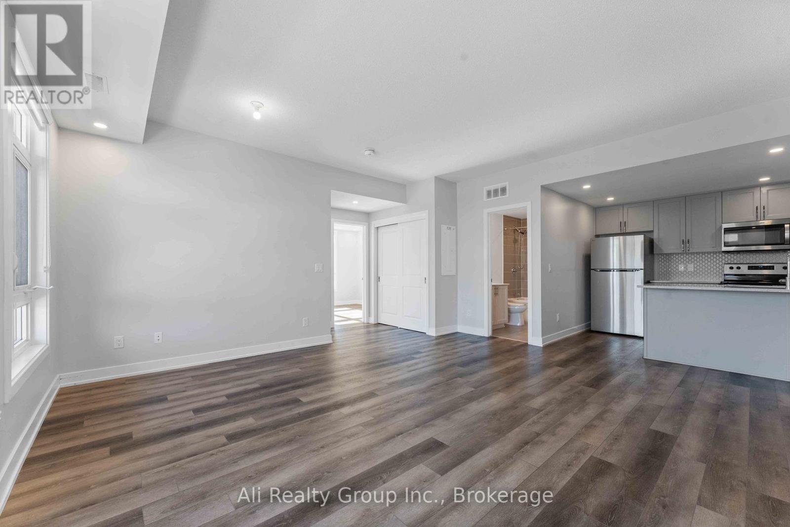 147 Fairweather Street, Ottawa, Ontario  K1T 0M8 - Photo 5 - X12858340