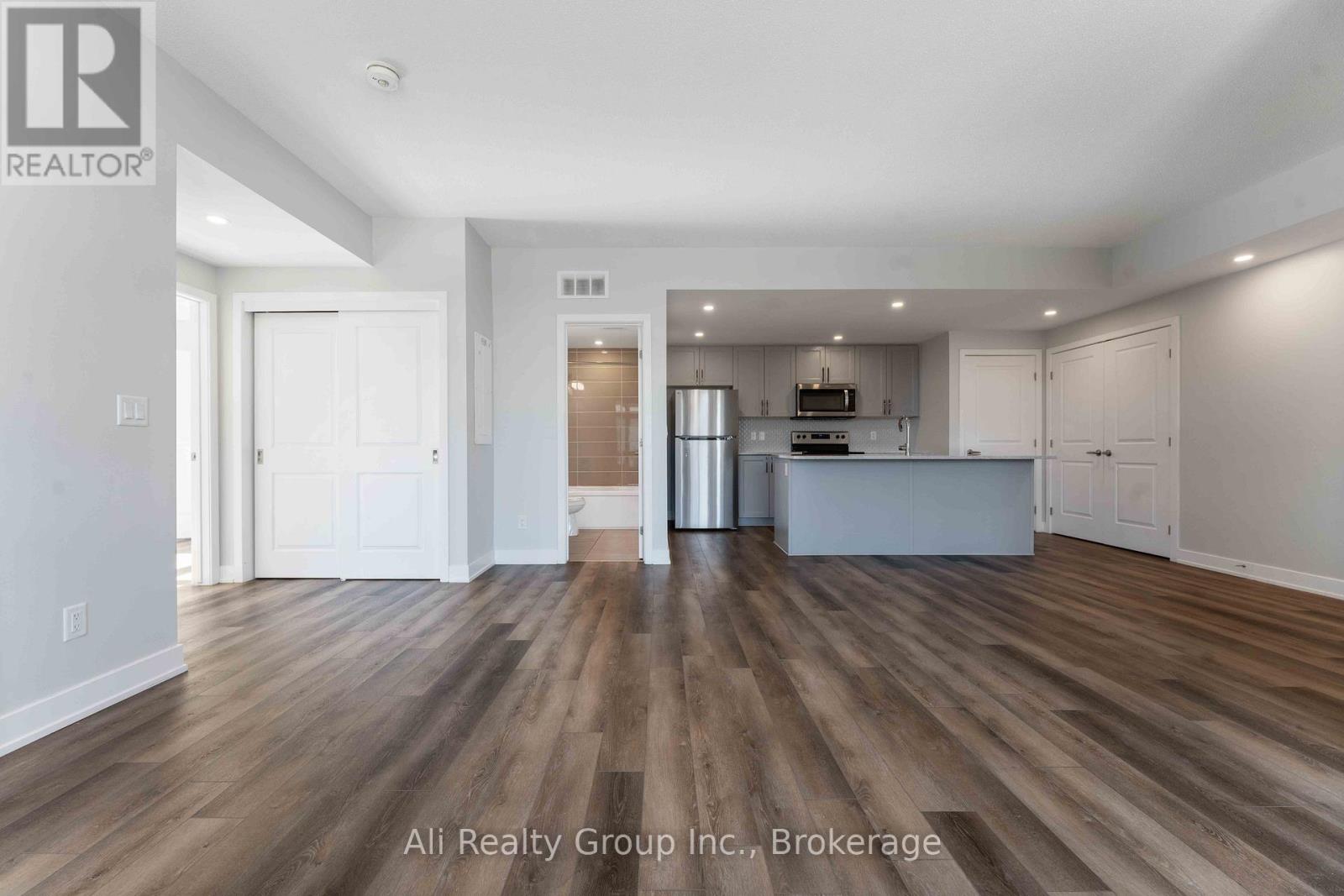 147 Fairweather Street, Ottawa, Ontario  K1T 0M8 - Photo 6 - X12858340