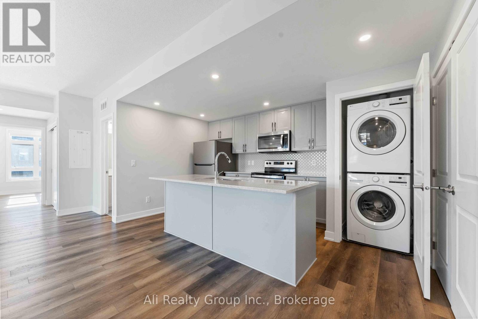 147 Fairweather Street, Ottawa, Ontario  K1T 0M8 - Photo 9 - X12858340