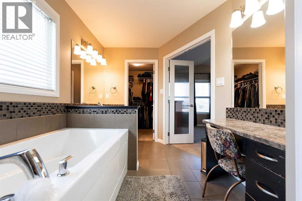 733 Twinriver Loop W, Lethbridge, Alberta  T1J 5E1 - Photo 37 - A2282455