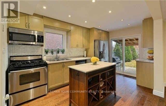 81 Waterfall Road, Vaughan, Ontario  L4L 5B3 - Photo 6 - N12804854