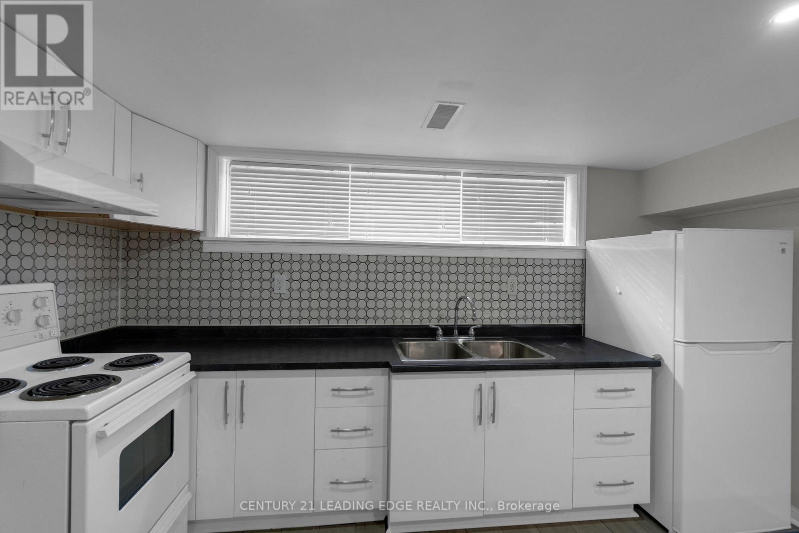 35 Benton Street, Brampton, Ontario  L6W 3B8 - Photo 19 - W12858314