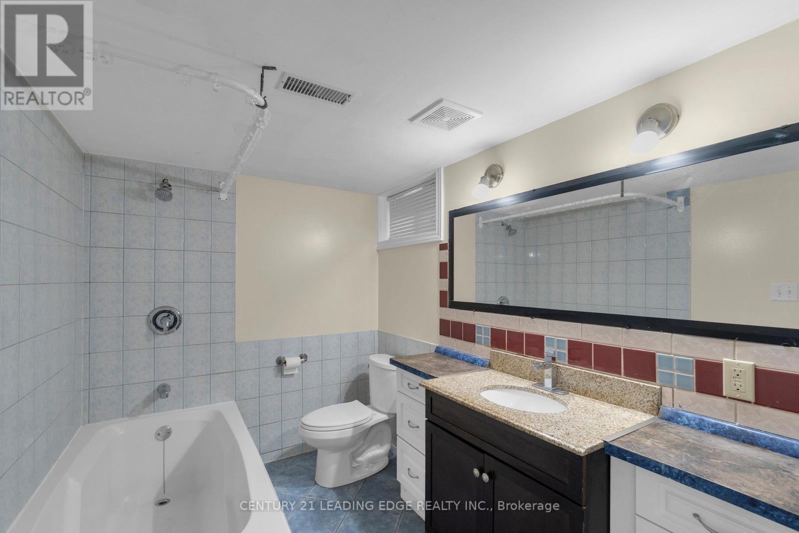 35 Benton Street, Brampton, Ontario  L6W 3B8 - Photo 22 - W12858314