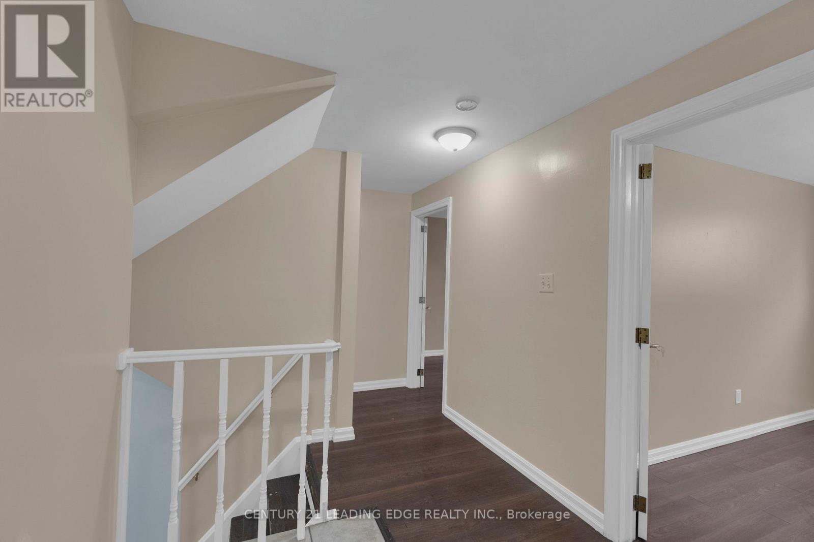 35 Benton Street, Brampton, Ontario  L6W 3B8 - Photo 4 - W12858314