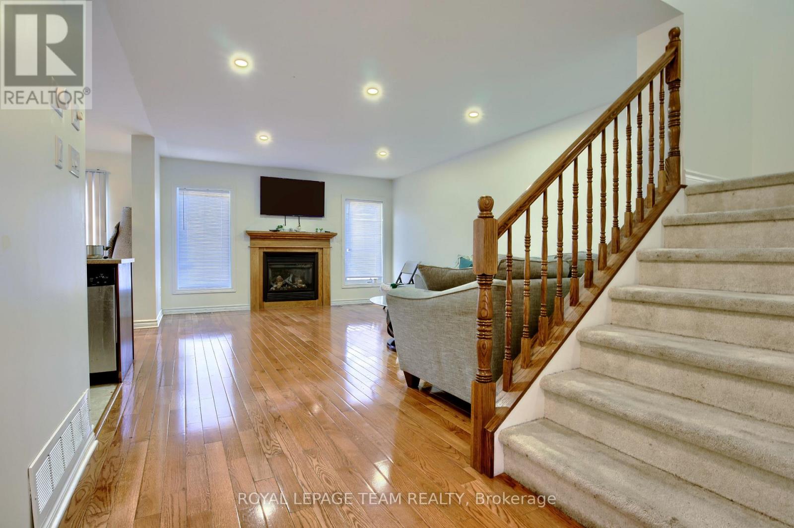 254 Moss Grove Street, Ottawa, Ontario  K2J 0B2 - Photo 5 - X12858426