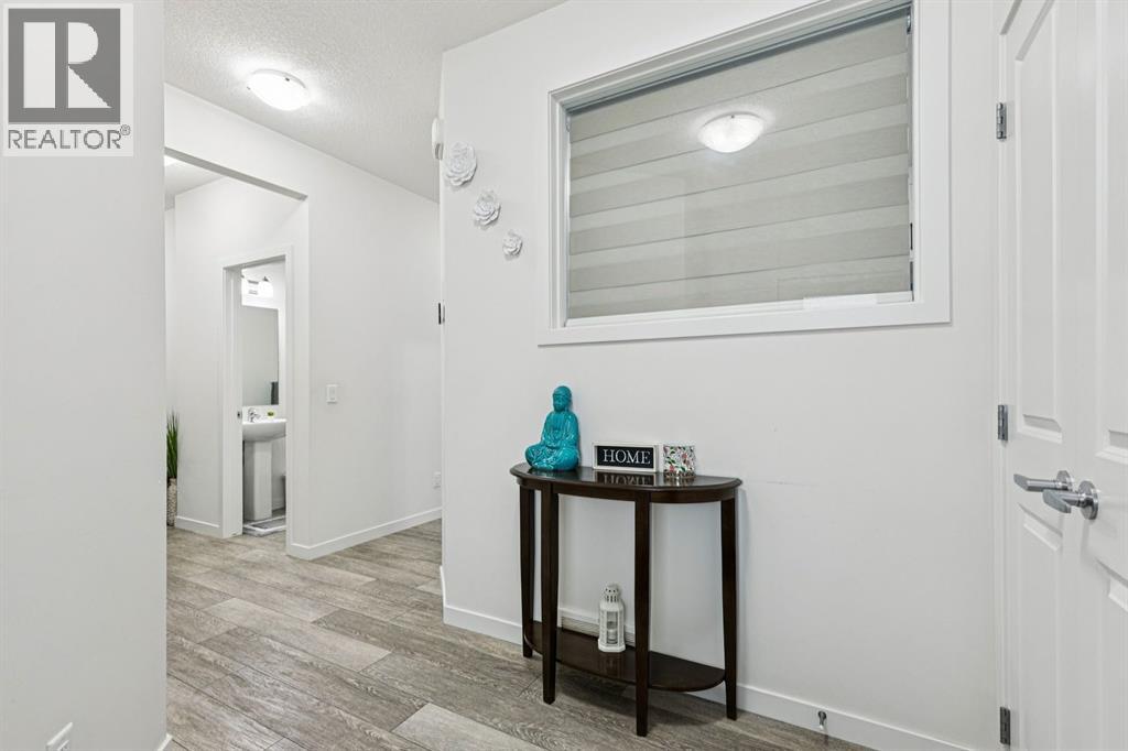 1124 Chinook Gate Bay Sw, Airdrie, Alberta  T4B 5J2 - Photo 4 - A2281954