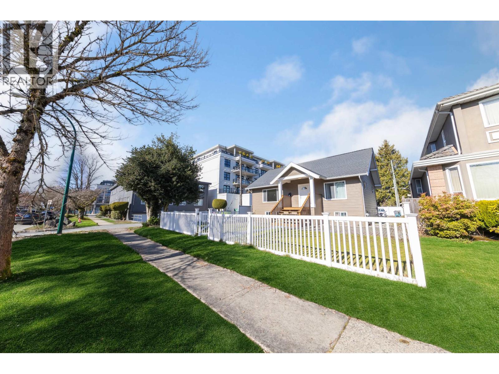 2079 W 46th Avenue, Vancouver, British Columbia  V6M 2K8 - Photo 2 - R3096384