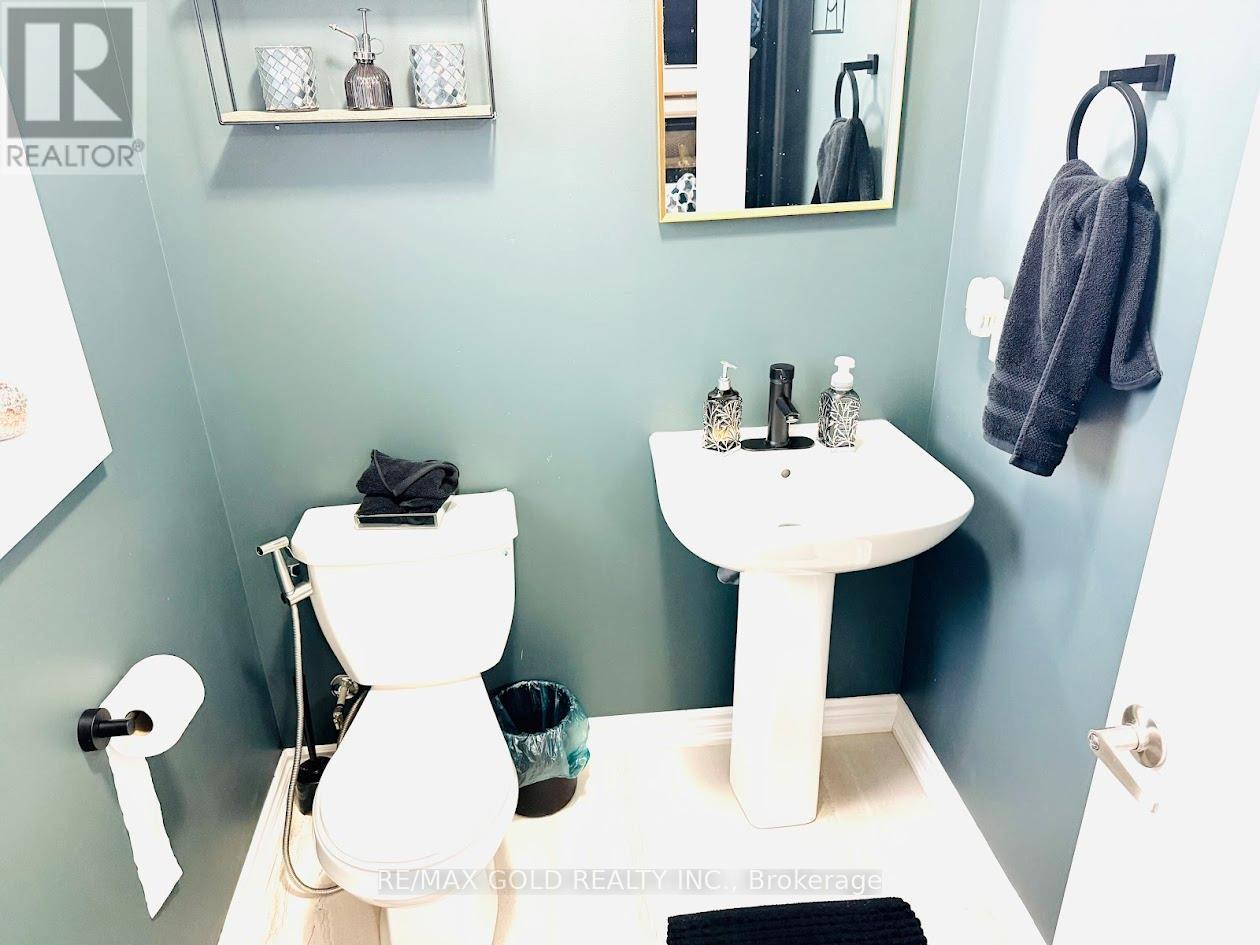 16 Slack Lane, Caledon, Ontario  L7C 4H2 - Photo 3 - W12858394