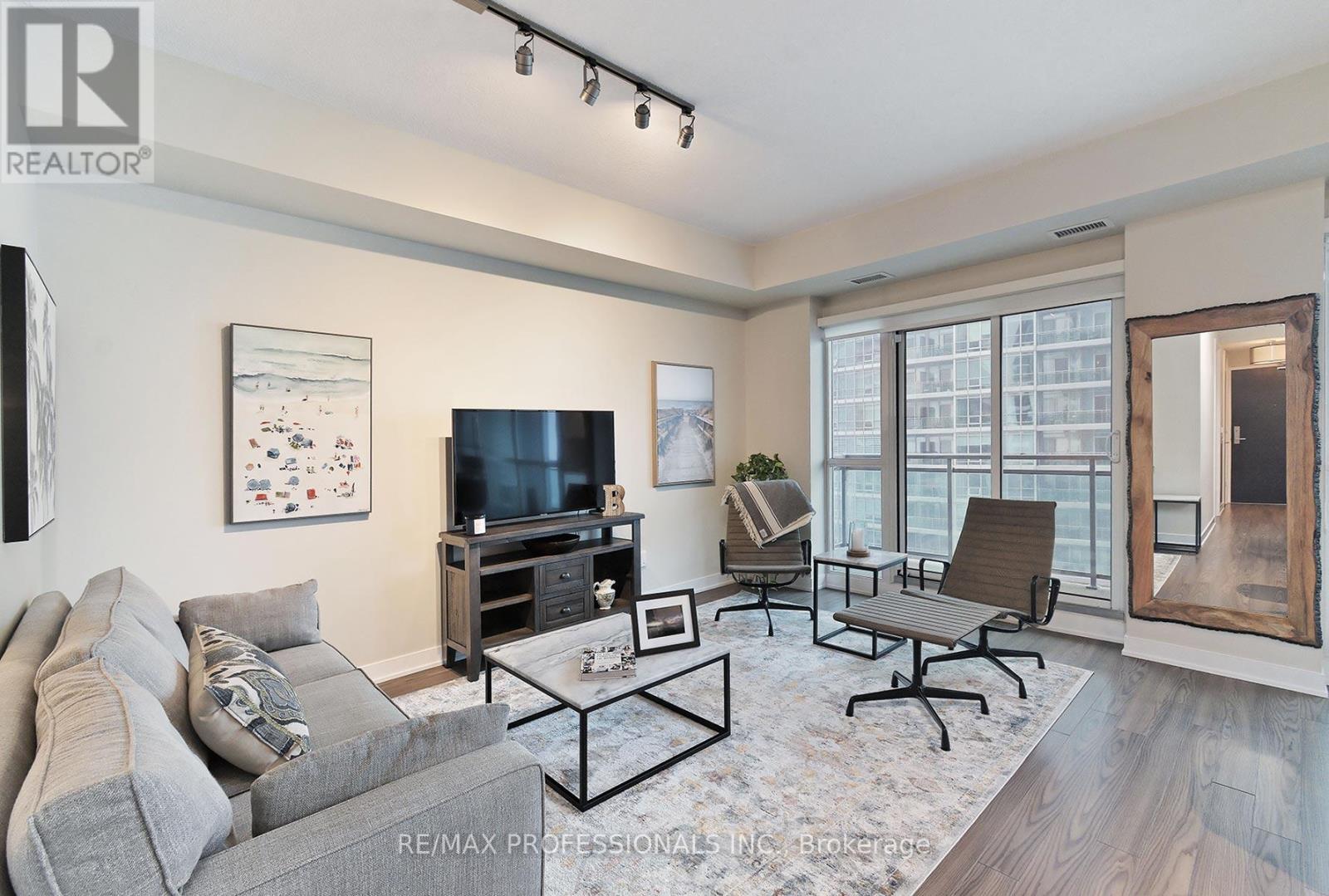 1733 - 165 Legion Road N, Toronto, Ontario  M8Y 0B3 - Photo 10 - W12748190