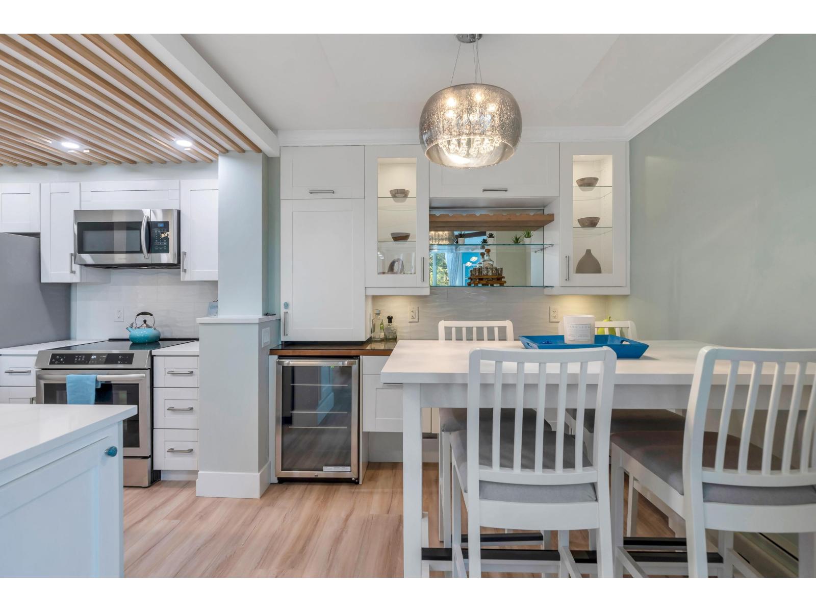 402 1480 Foster Street, White Rock, British Columbia  V4B 3X7 - Photo 9 - R3063540