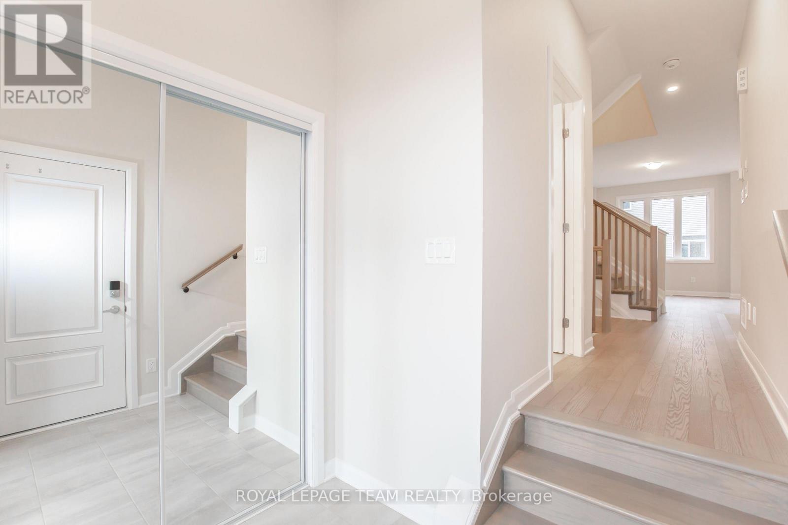 219 Invention Boulevard, Ottawa, Ontario  K2W 0K8 - Photo 3 - X12858440