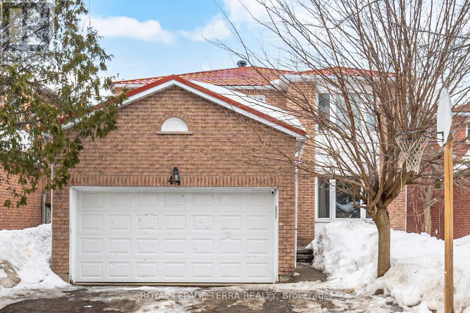 44 CARRUTHERS CRESCENT, Barrie, Ontario