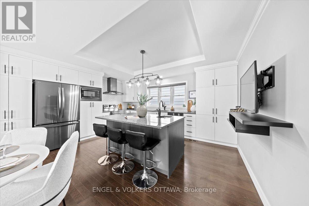 1005 Gold Crescent, Ottawa, Ontario  K2B 8C4 - Photo 15 - X12855888