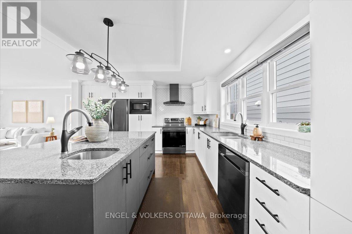 1005 Gold Crescent, Ottawa, Ontario  K2B 8C4 - Photo 14 - X12855888