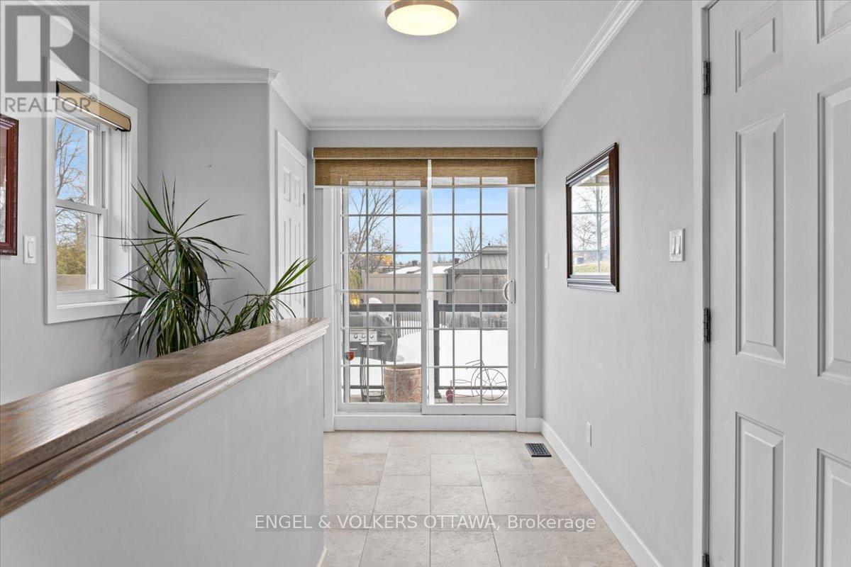 1005 Gold Crescent, Ottawa, Ontario  K2B 8C4 - Photo 28 - X12855888