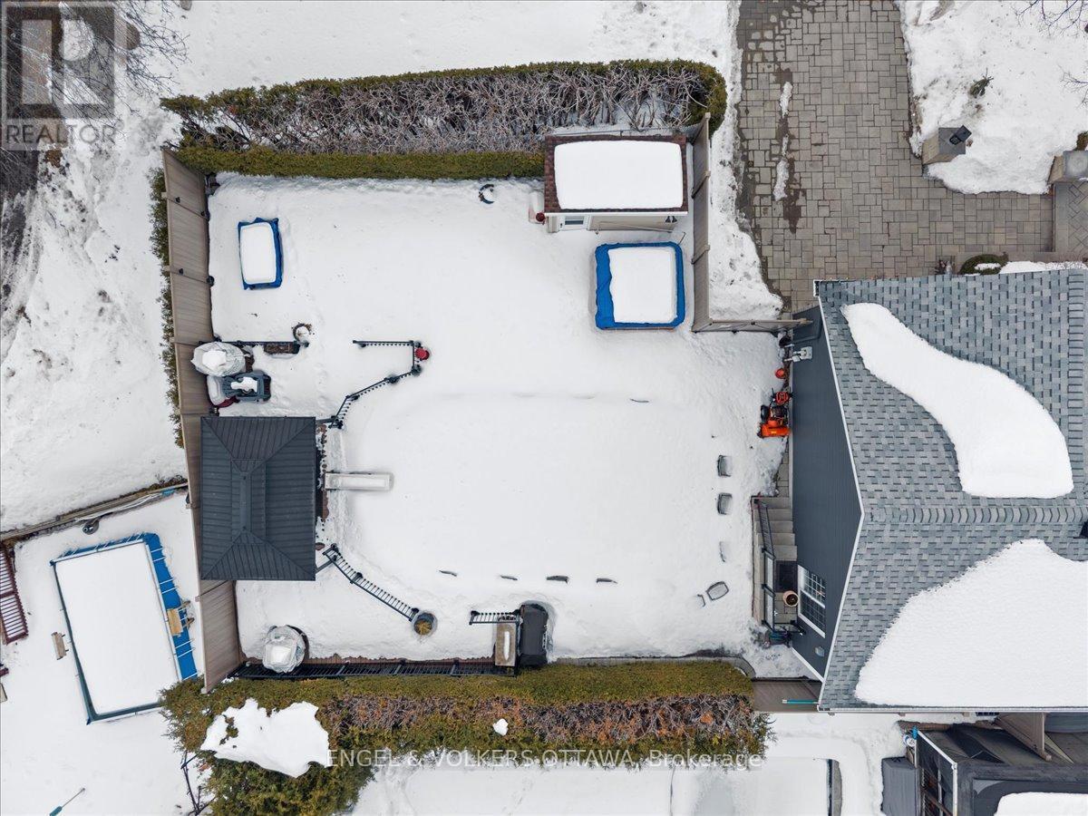 1005 Gold Crescent, Ottawa, Ontario  K2B 8C4 - Photo 38 - X12855888