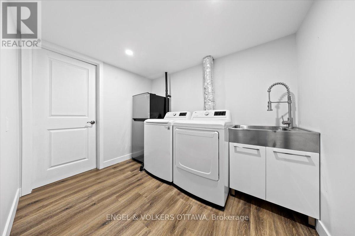 1005 Gold Crescent, Ottawa, Ontario  K2B 8C4 - Photo 33 - X12855888