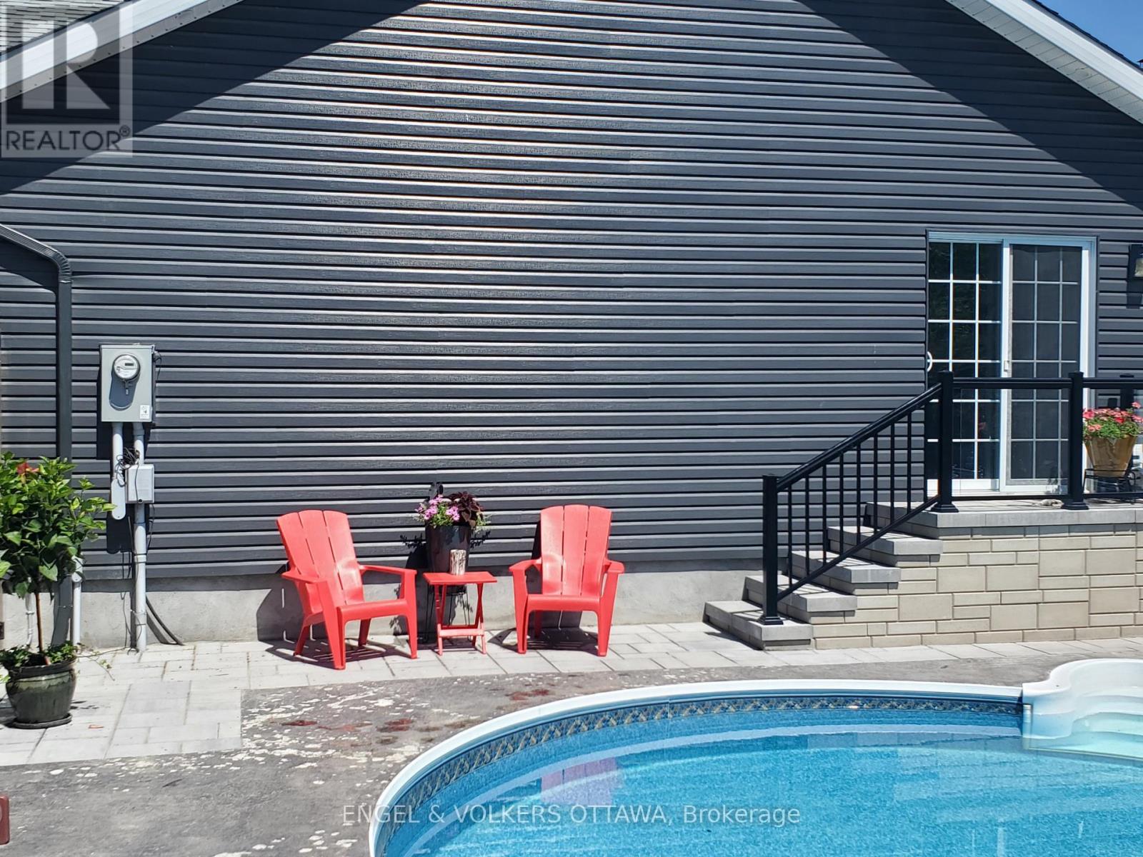 1005 Gold Crescent, Ottawa, Ontario  K2B 8C4 - Photo 44 - X12855888