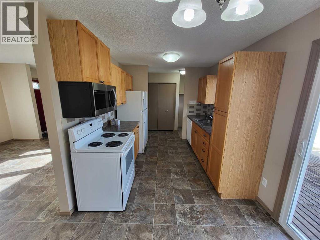 2161 Palm Road S, Lethbridge, Alberta  T1K 3N9 - Photo 3 - A2291657