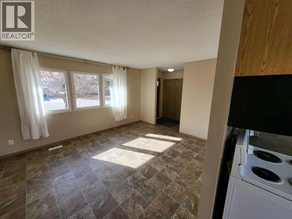 2161 Palm Road S, Lethbridge, Alberta  T1K 3N9 - Photo 2 - A2291657