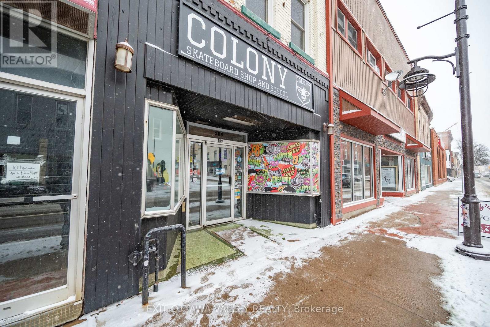 109 Pembroke Street W, Pembroke, Ontario  K8A 5M7 - Photo 2 - X12858528