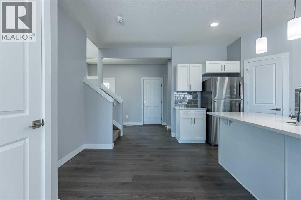 7 Heritage Point, Cochrane, Alberta  T4C 3K7 - Photo 4 - A2291321