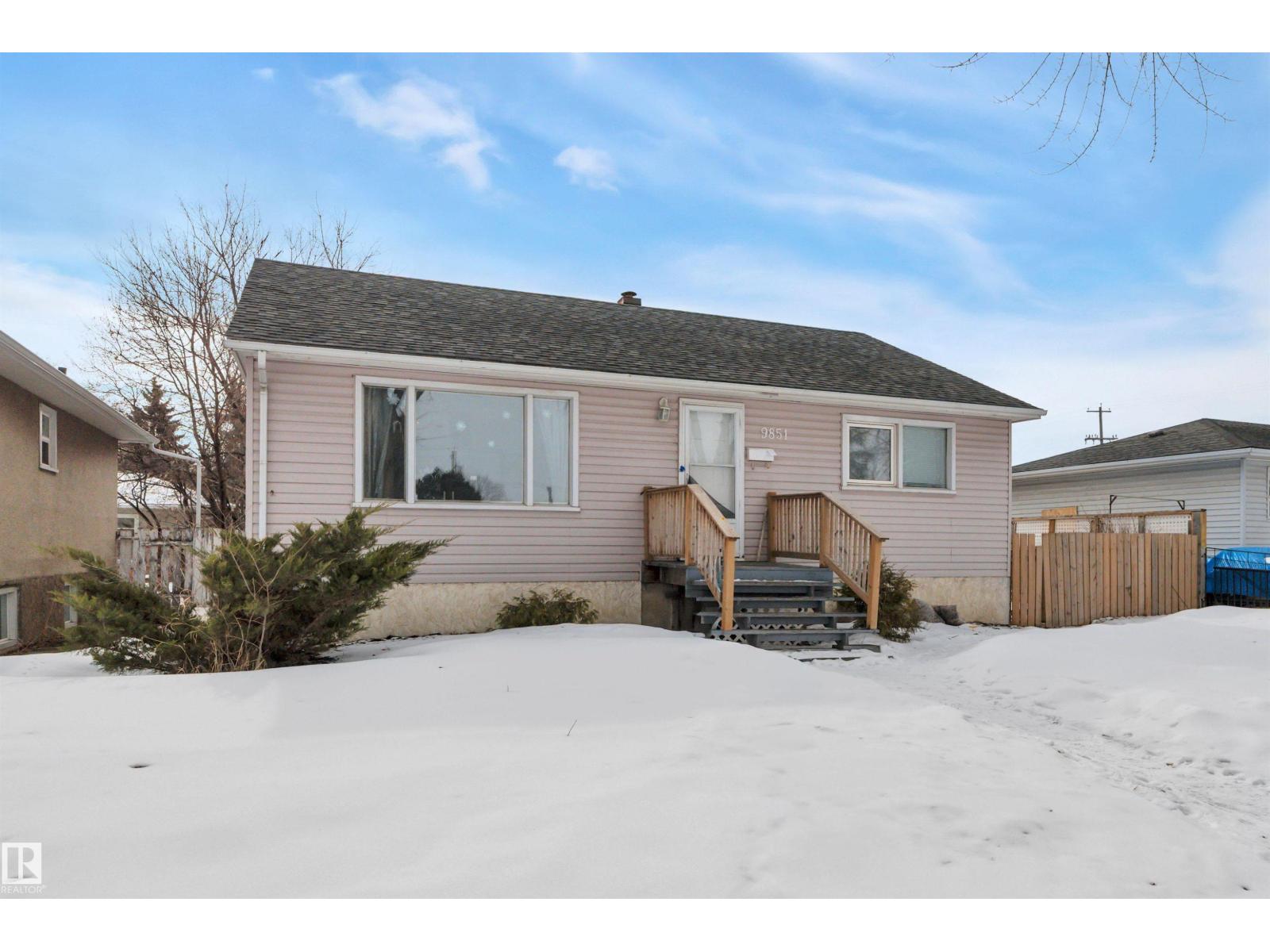 9851 67 AV NW, edmonton, Alberta
