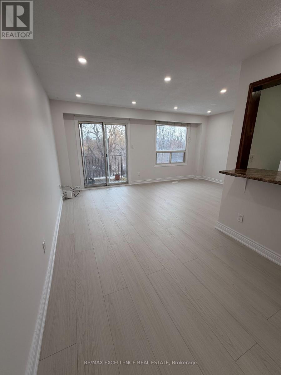 42 - 42 Foster Crescent, Brampton, Ontario  L6V 3M7 - Photo 5 - W12858518