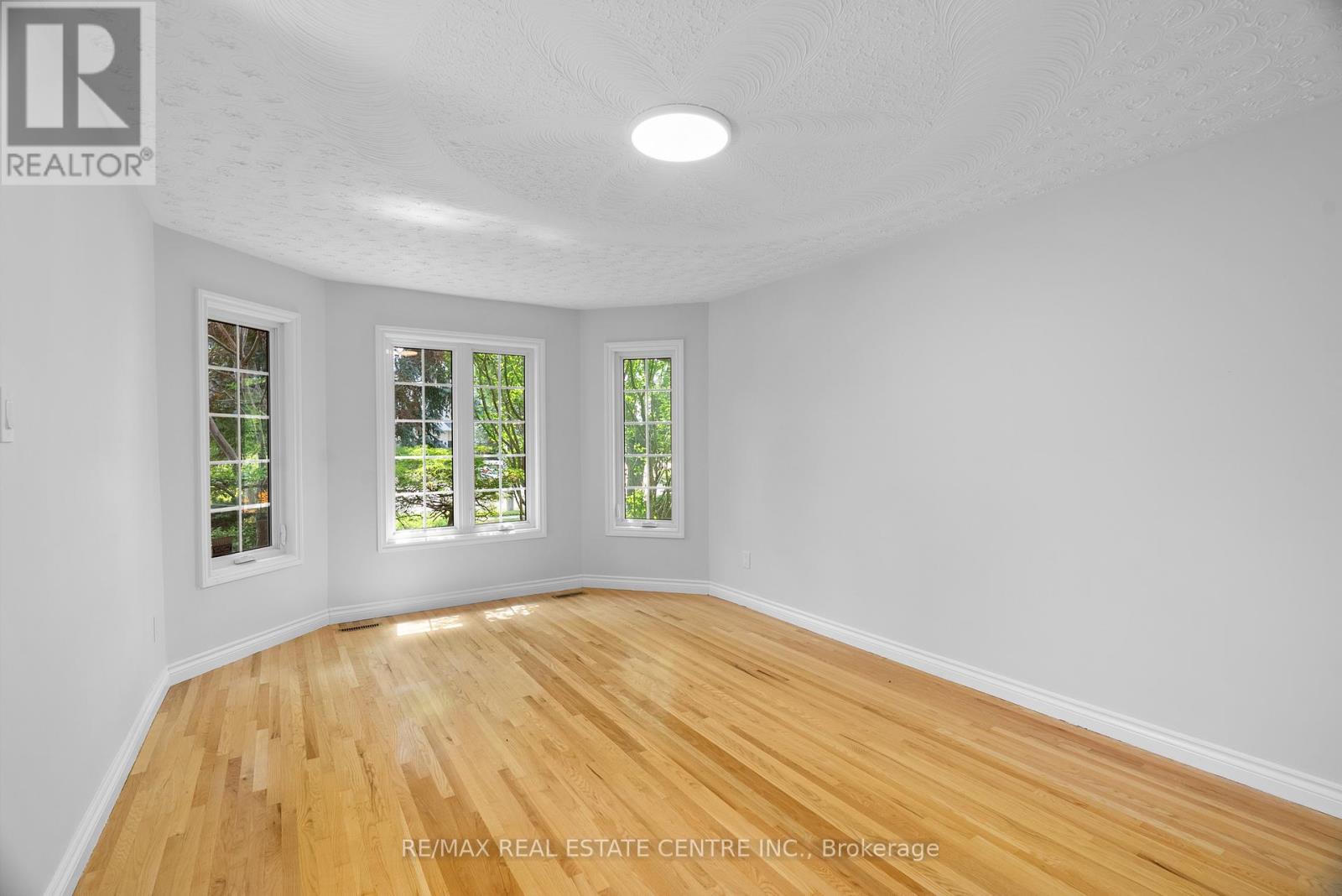 4623 Hewicks Lane, Mississauga (East Credit), Ontario  L5M 3L8 - Photo 8 - W12858520