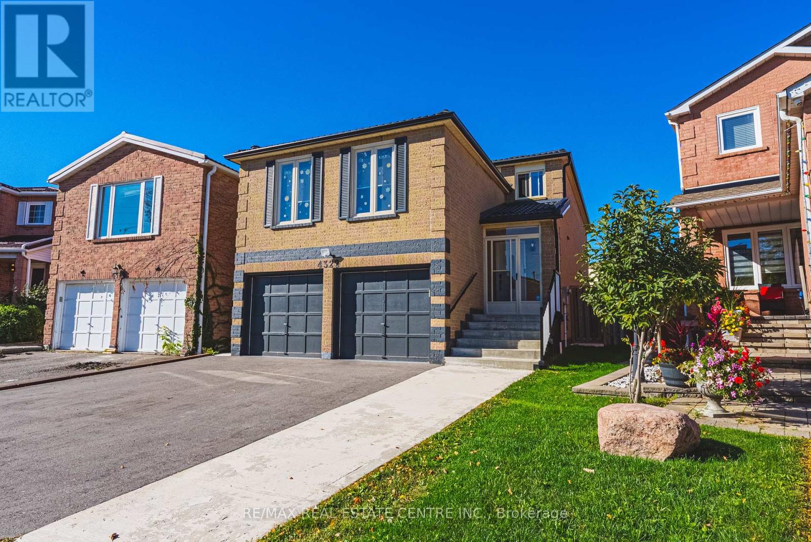 4322 WATERFORD CRESCENT, Mississauga, Ontario