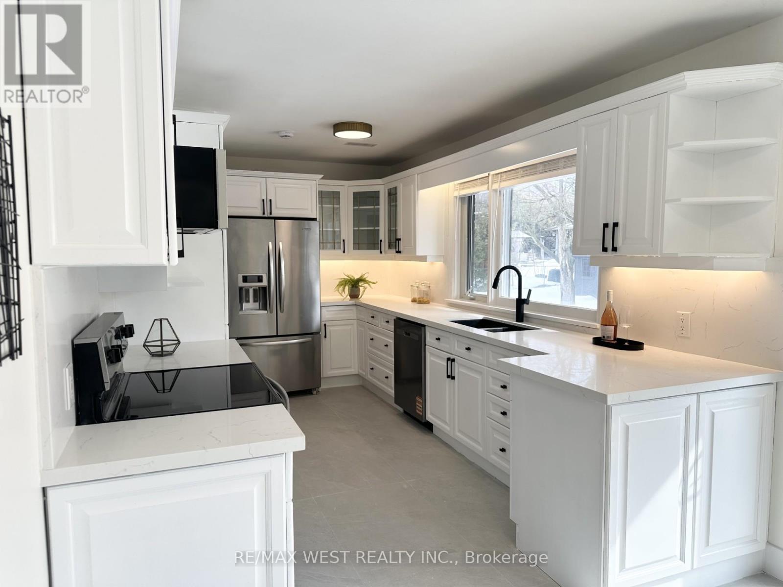 416 THE KINGSWAY, Toronto, Ontario