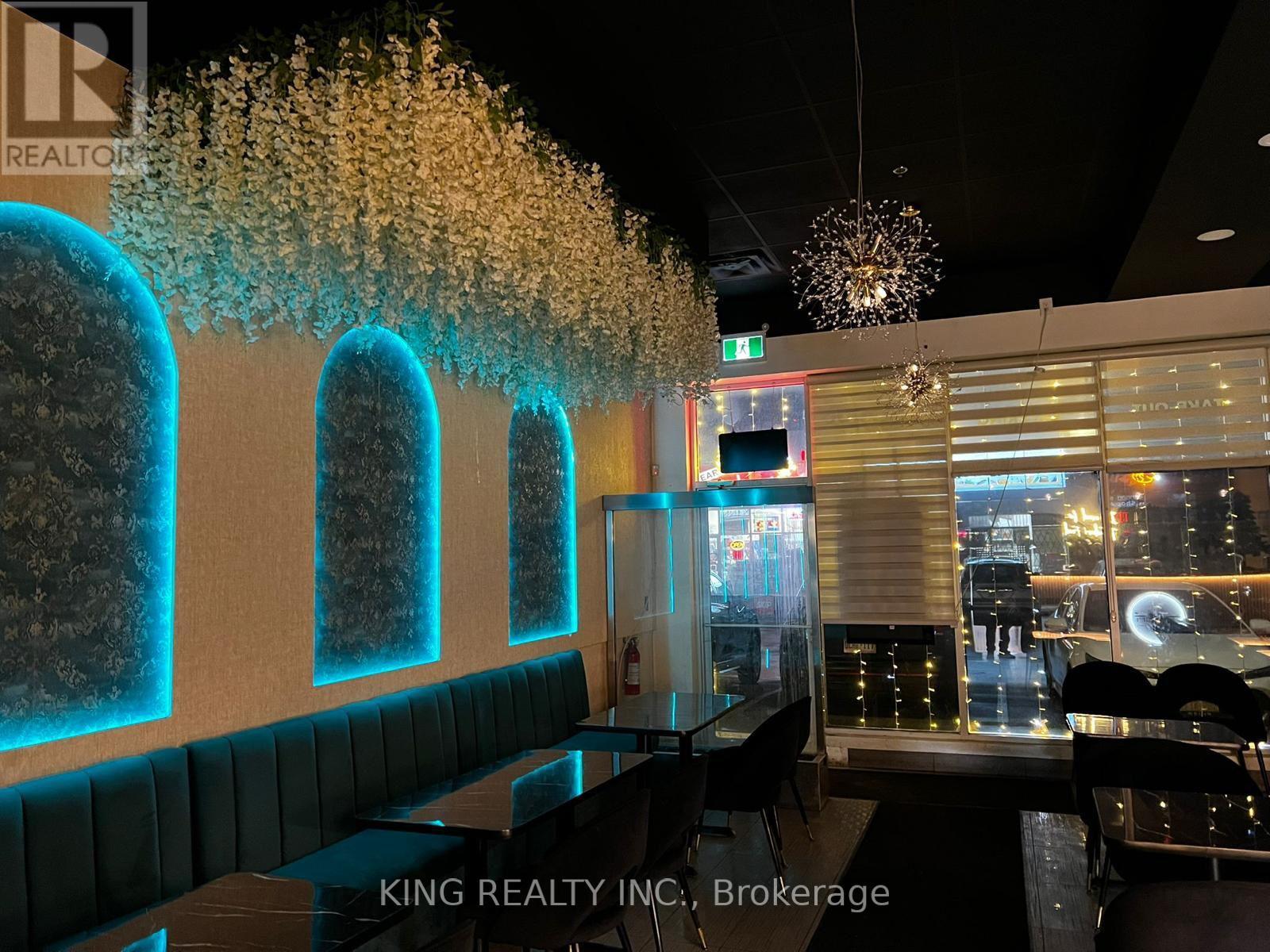 433 Wanless Drive, Brampton, Ontario  L7A 0N9 - Photo 2 - W12858552