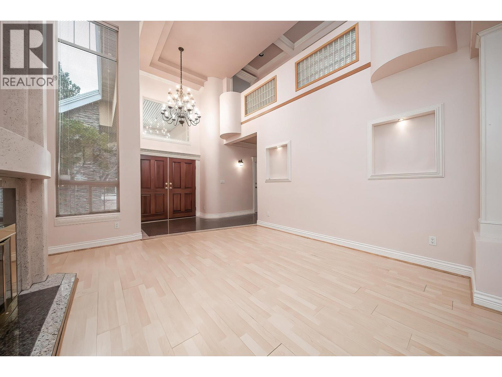 6195 Garrison Court, Richmond, British Columbia  V7C 5S2 - Photo 2 - R3095221