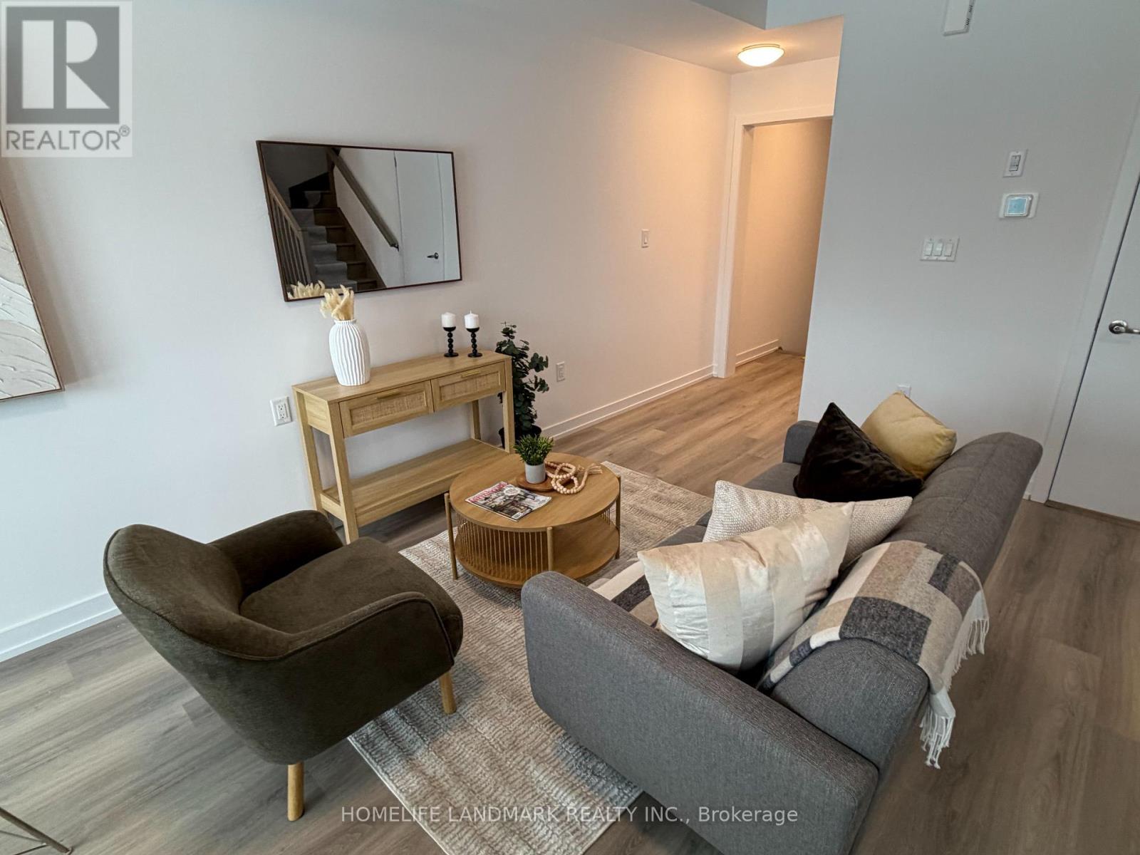 209 - 3 Bancroft Lane, Richmond Hill, Ontario  L4E 1M1 - Photo 3 - N12856470