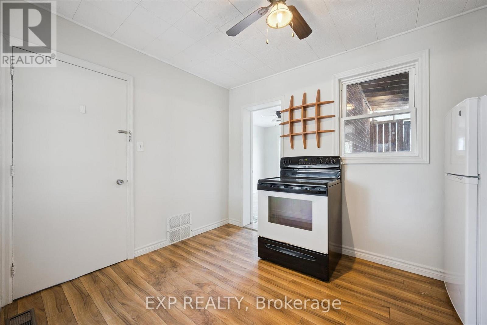 253 Sydney Street S, Kitchener, Ontario  N2G 3V8 - Photo 4 - X12846268