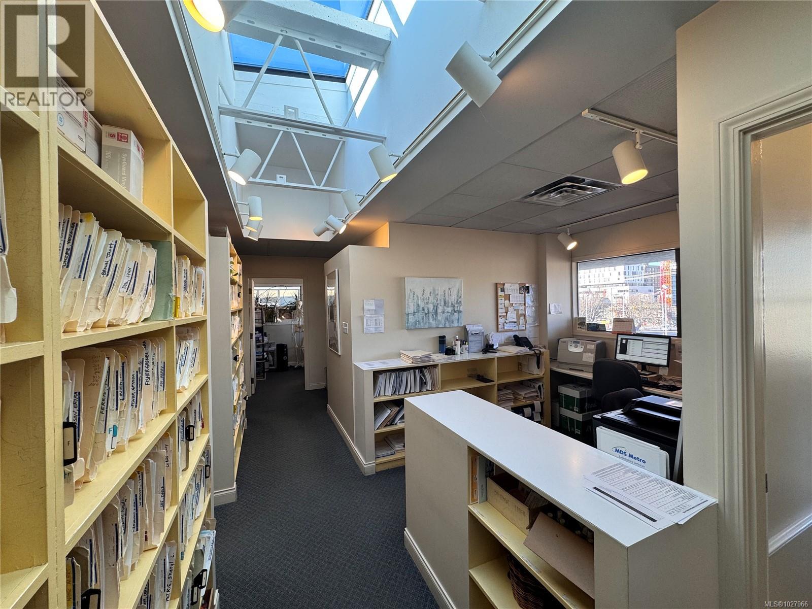 326 1175 Cook St, Victoria, British Columbia  V8V 4A1 - Photo 8 - 1027966