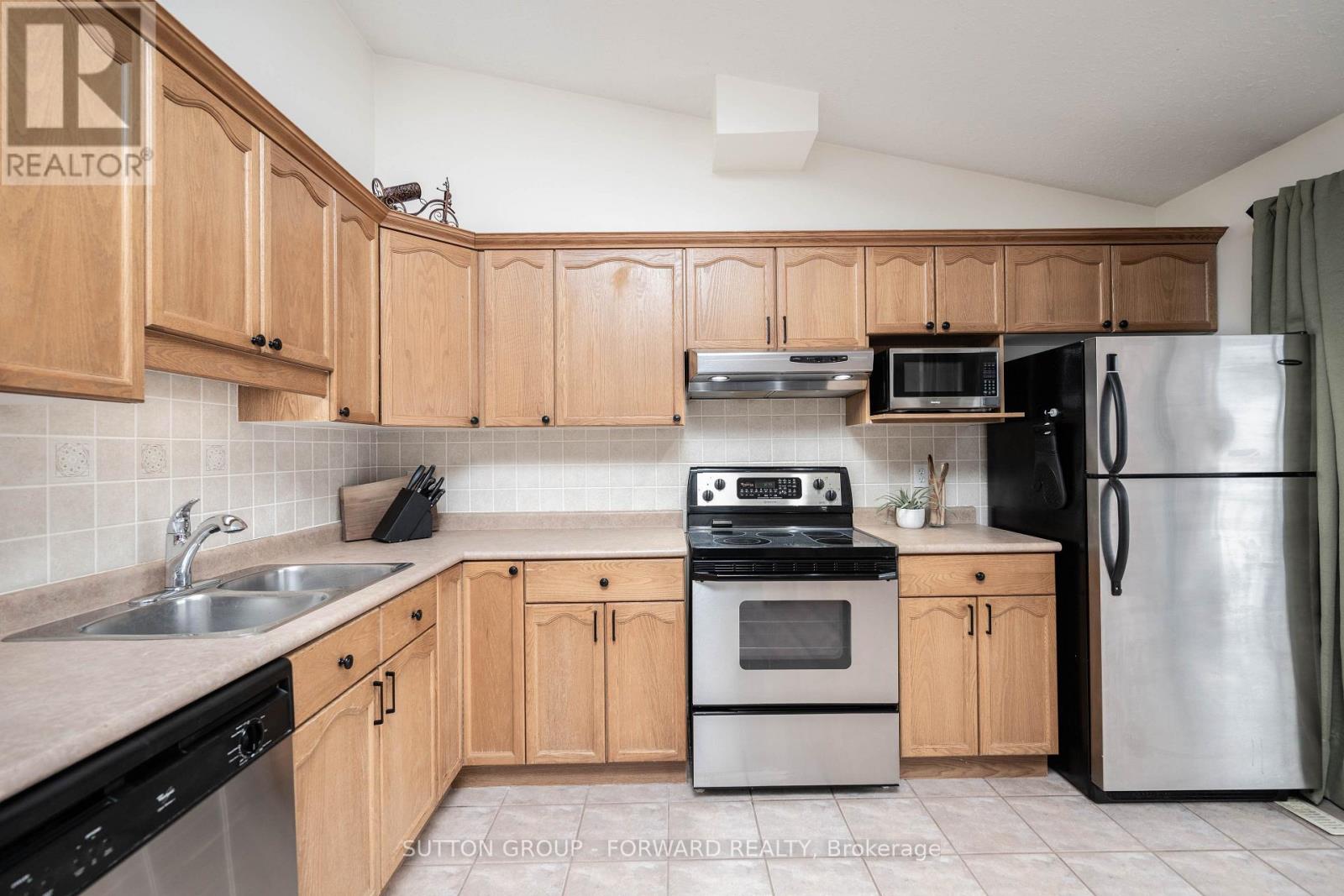 9 - 1077 Hamilton Road, London East, Ontario  N5W 6G3 - Photo 7 - X12858570