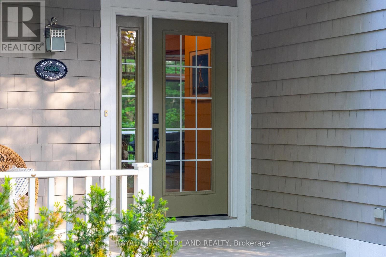 10221 Shoreline Drive, Lambton Shores, Ontario  N0M 1T0 - Photo 10 - X12858580