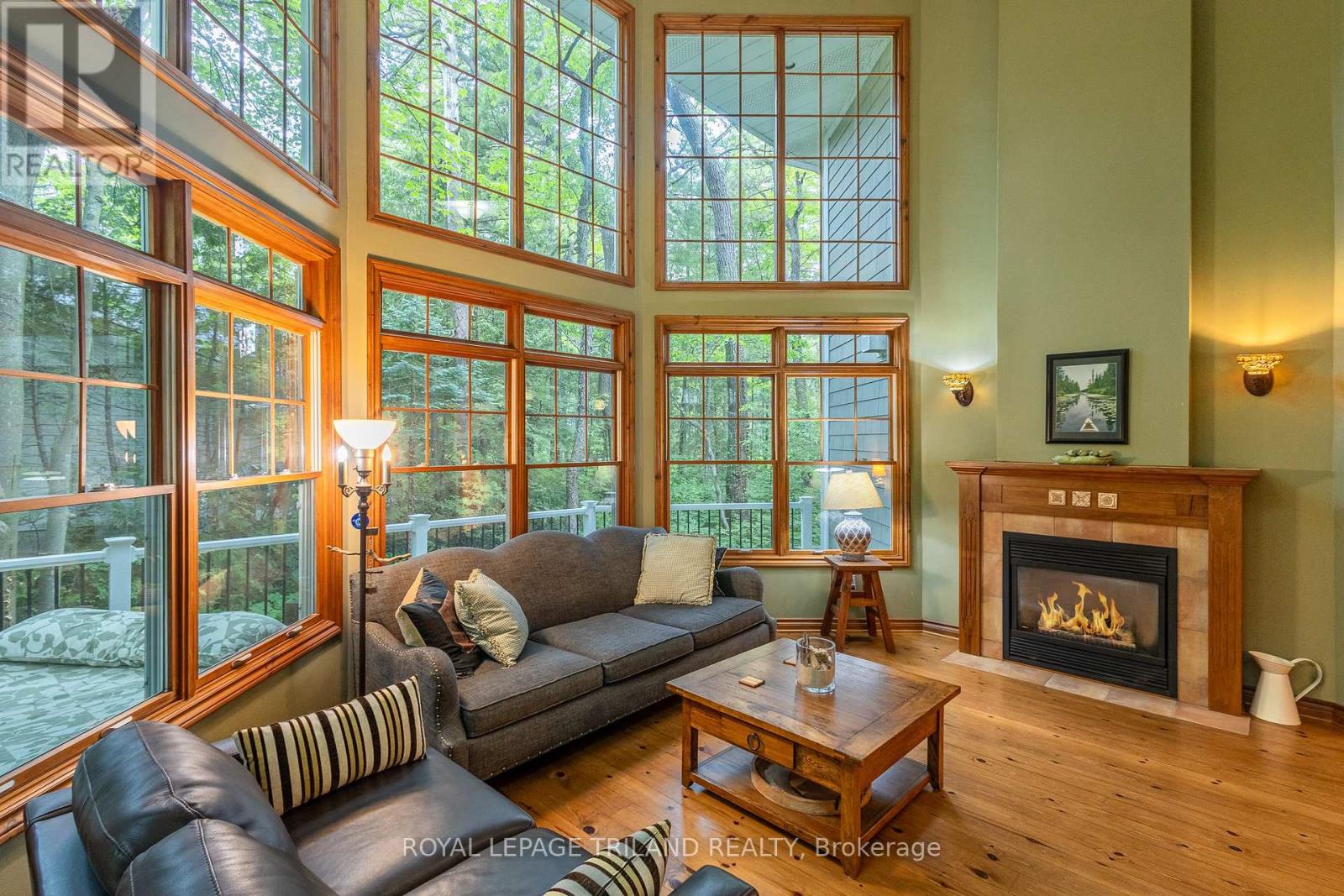 10221 Shoreline Drive, Lambton Shores, Ontario  N0M 1T0 - Photo 13 - X12858580