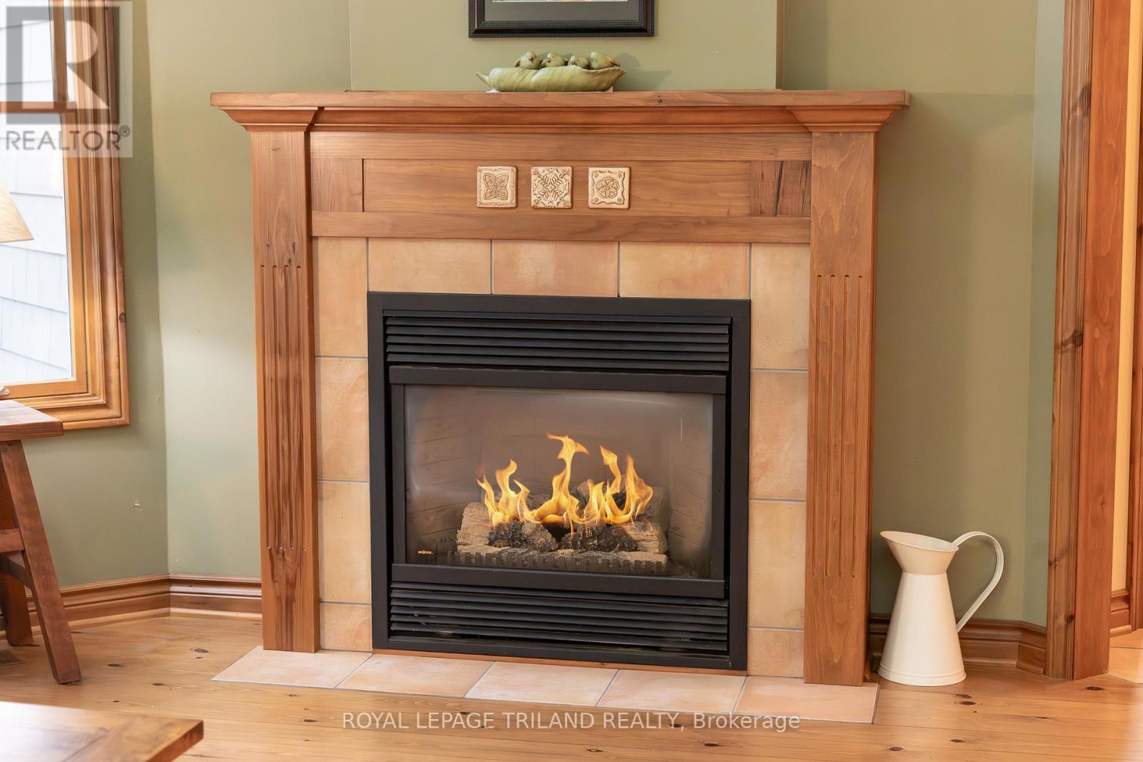 10221 Shoreline Drive, Lambton Shores, Ontario  N0M 1T0 - Photo 17 - X12858580