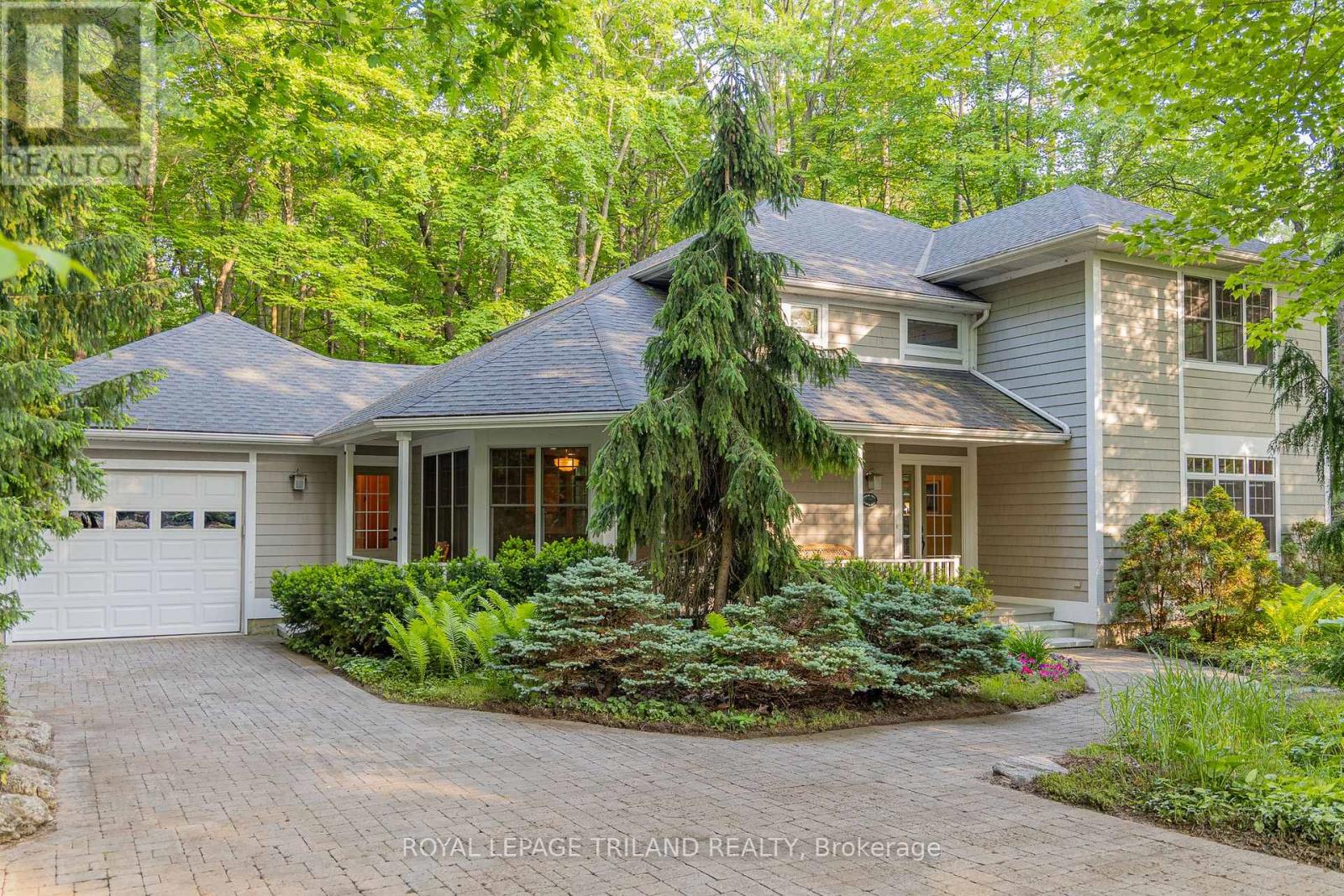 10221 Shoreline Drive, Lambton Shores, Ontario  N0M 1T0 - Photo 38 - X12858580