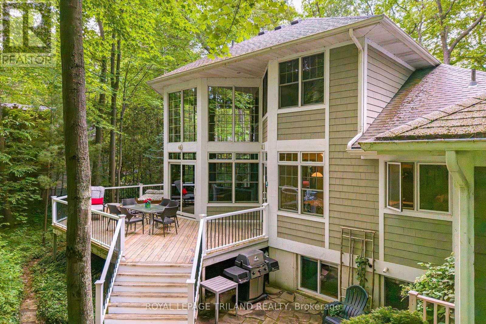 10221 Shoreline Drive, Lambton Shores, Ontario  N0M 1T0 - Photo 41 - X12858580