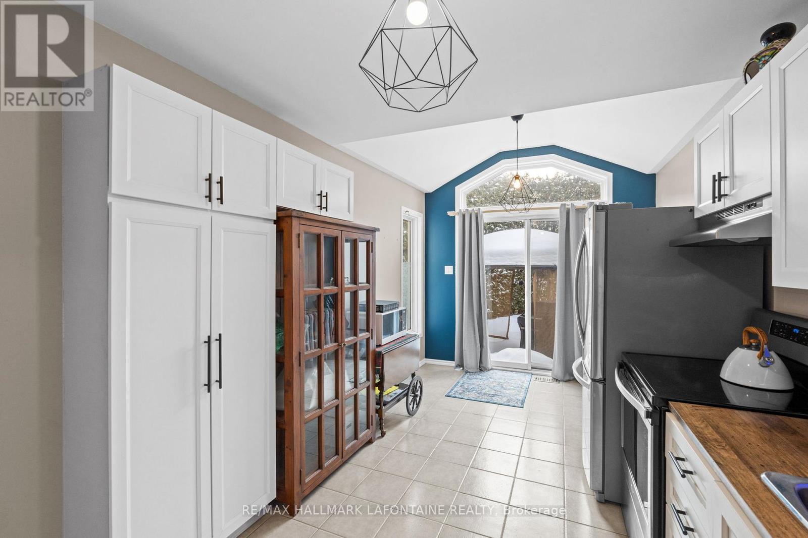 1802 Turnberry Road, Ottawa, Ontario  K1E 3V1 - Photo 13 - X12858588