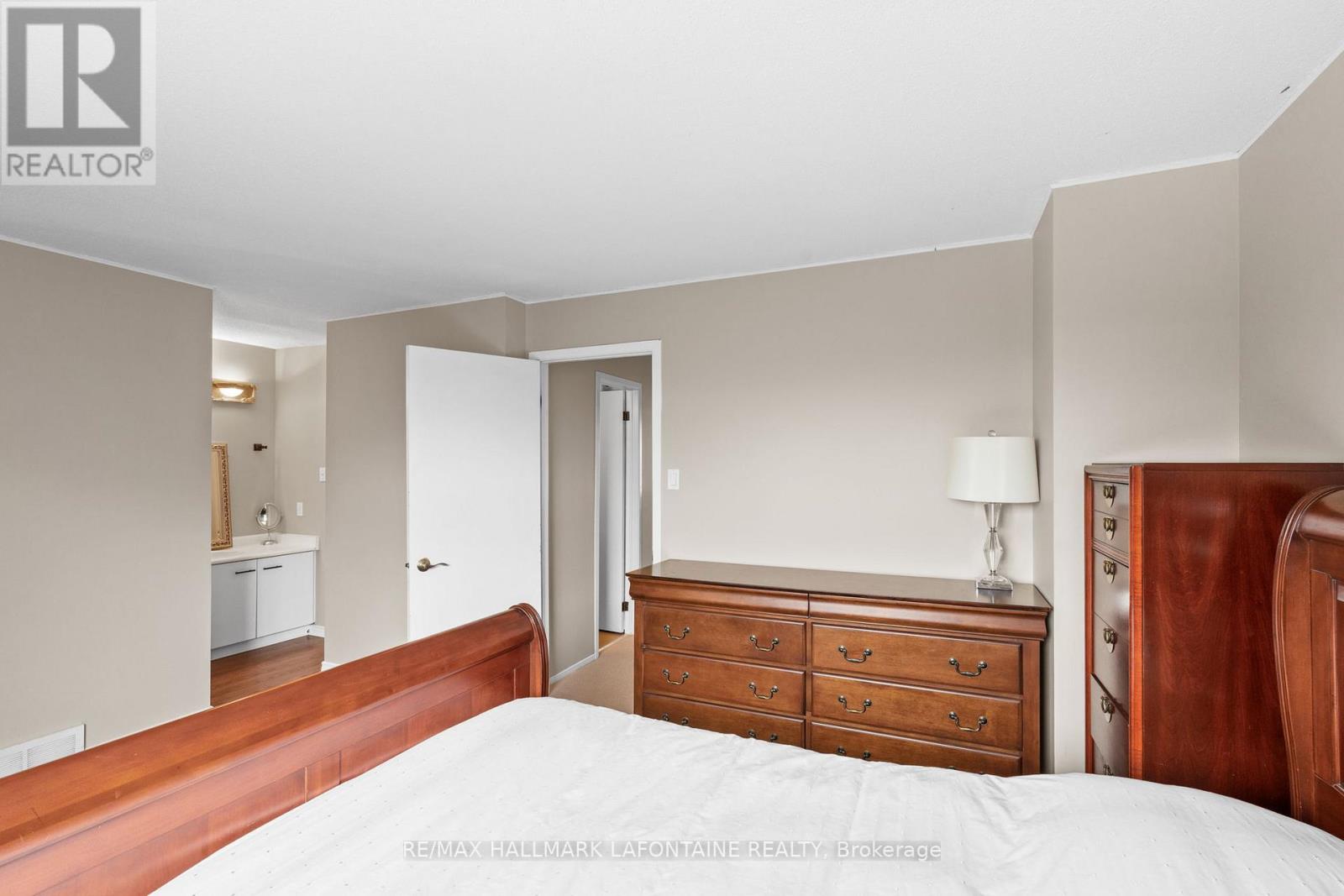 1802 Turnberry Road, Ottawa, Ontario  K1E 3V1 - Photo 17 - X12858588