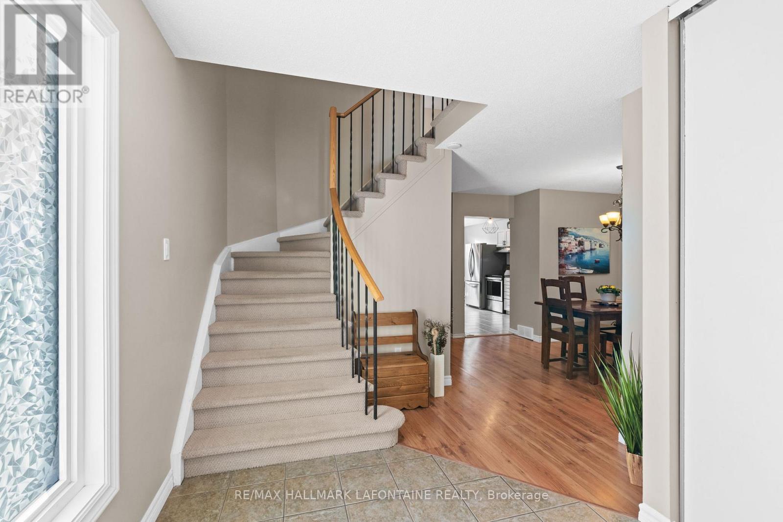 1802 Turnberry Road, Ottawa, Ontario  K1E 3V1 - Photo 4 - X12858588