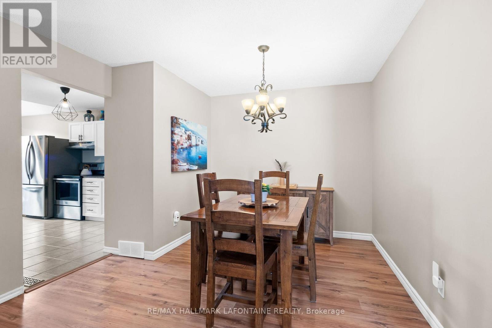1802 Turnberry Road, Ottawa, Ontario  K1E 3V1 - Photo 7 - X12858588