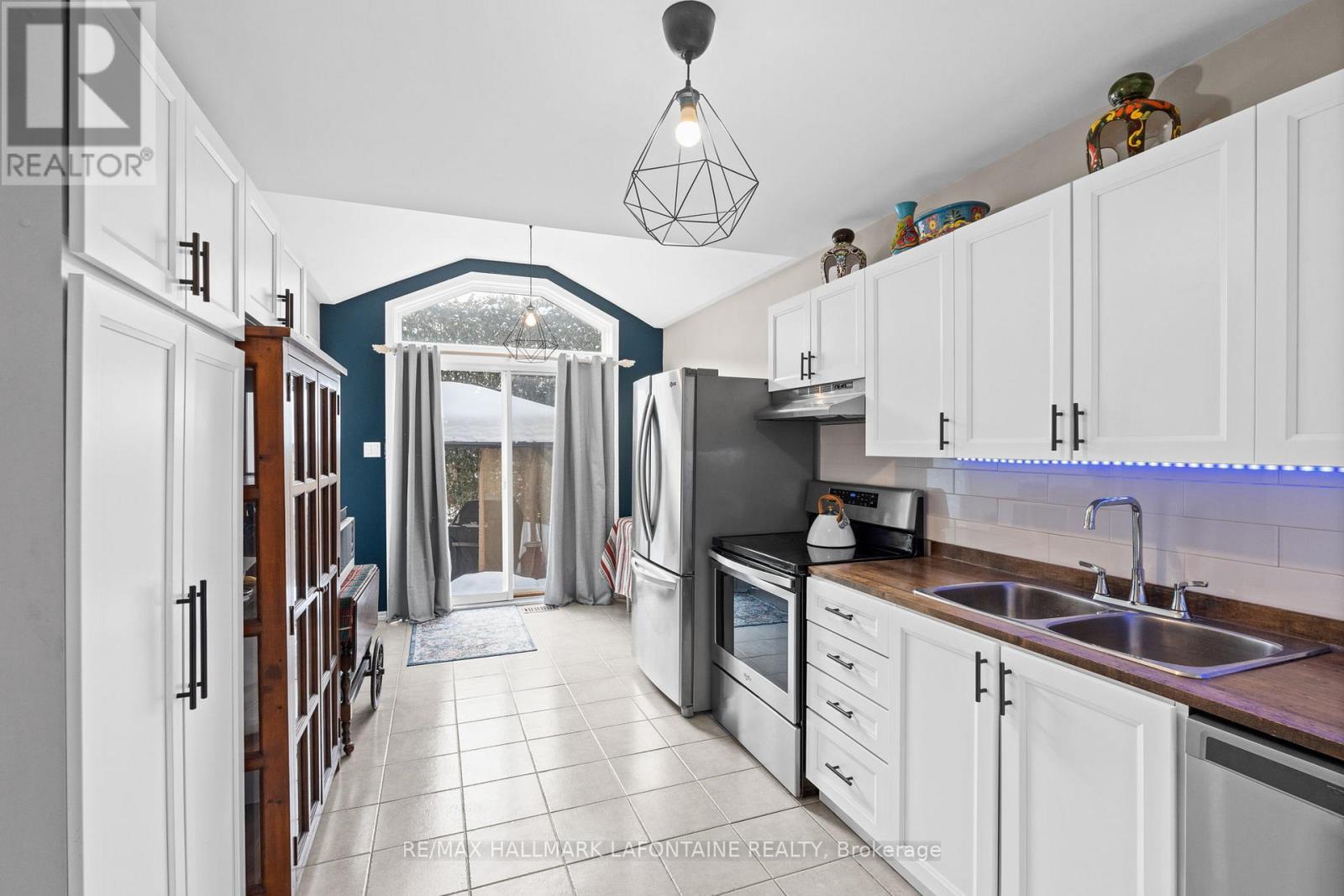 1802 Turnberry Road, Ottawa, Ontario  K1E 3V1 - Photo 9 - X12858588