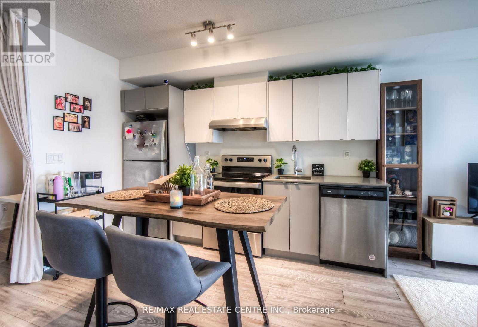 B310 - 3200 Dakota Common Road, Burlington, Ontario  L7M 2A8 - Photo 10 - W12856752